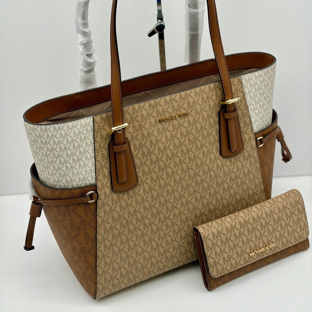 Michael Kors Voyager Color Block Tote and Wallet Set - Picture 5 of 14